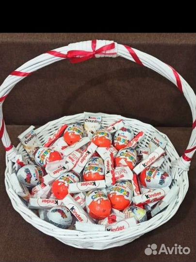 Корзинка со сладостями