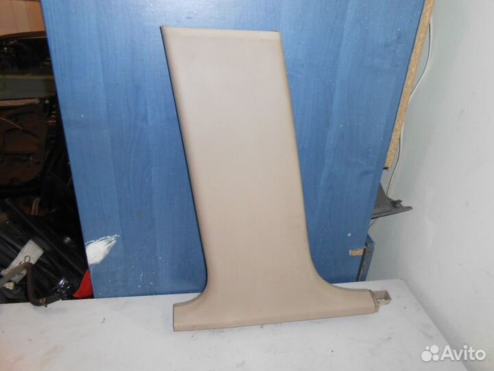 Обшивка стойки центральная левая нижняя (Audi A4)