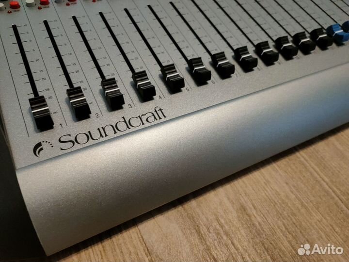 Микшерный пульт Soundcraft Spirit E12