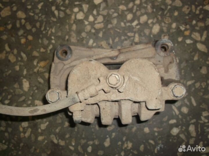 Суппорт передний левый (Subaru Forester)