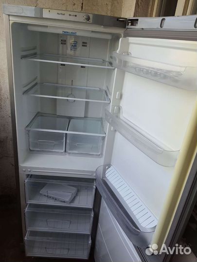 Холодильник двухкамерный бу BIA16NFS рабочий