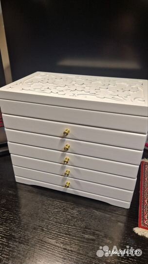 Деревянная шкатулка для ювелирных изделий