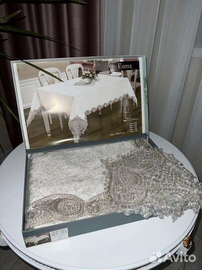 Бархатный скатерть