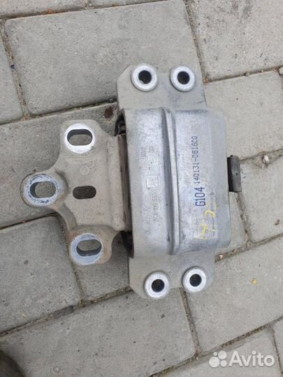 Подушка двигателя Volkswagen Passat Cc 2.0 CCZ