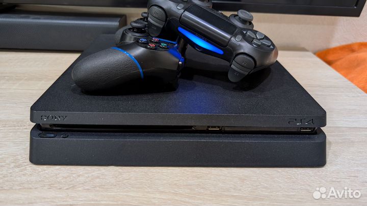 Sony PS4 1тб - 30 игр и 2 джойстика