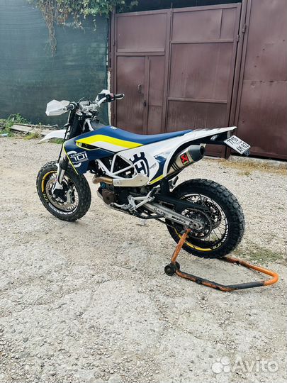 Husqvarna 701 supermoto