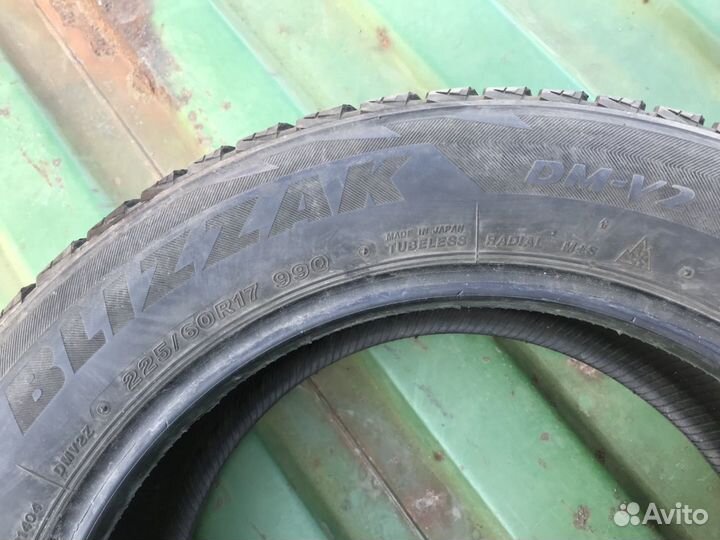 Bridgestone Blizzak DM-V2 225/60 R17