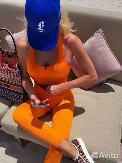 Спортивный костюм женский