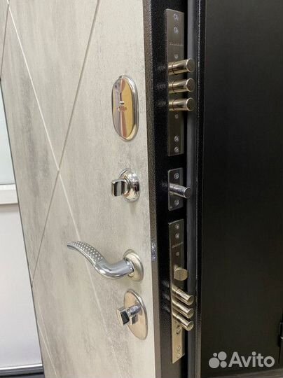 Дверь Marcus Мальта серебро Бетон светлый