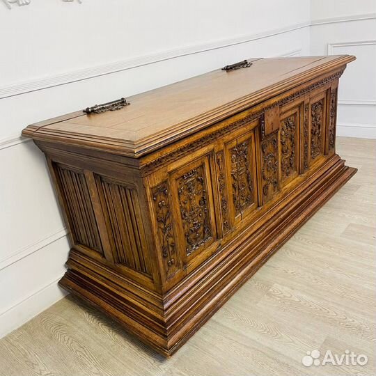 Антикварный сундук