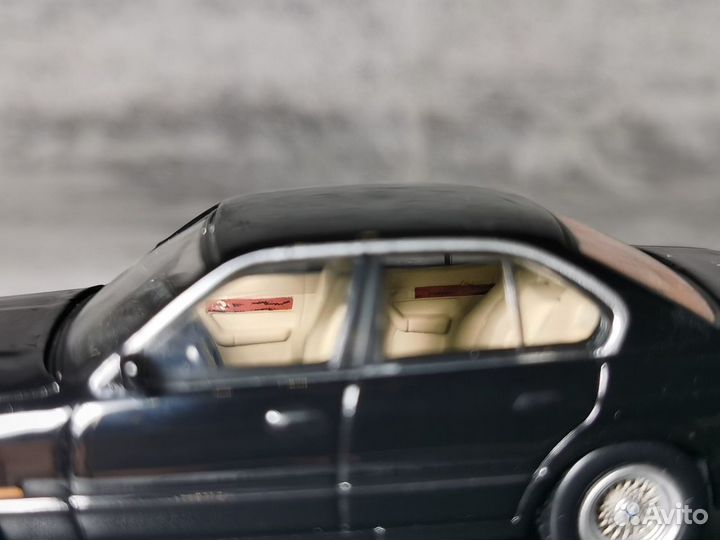 BMW E34 5 серия модель 1:64