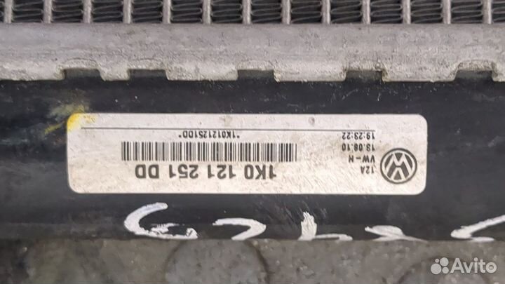 Радиатор охлаждения двигателя Volkswagen Golf Plus, 2010