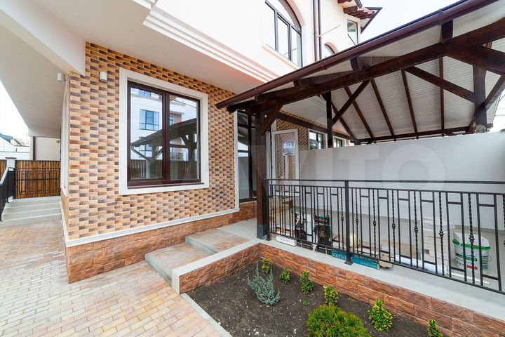 Дом 170,7 м² на участке 1,5 сот.