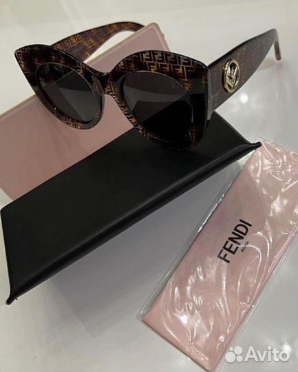 Солнцезащитные очки женские