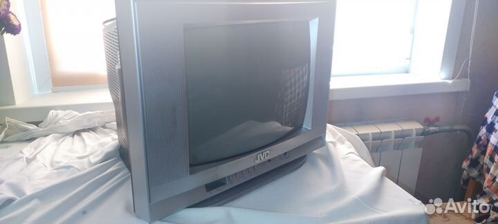 Телевизор бу JVC