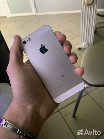 iPhone SE, 32 ГБ