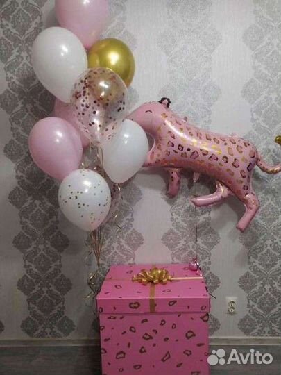 Розовая коробка для подарков и шаров