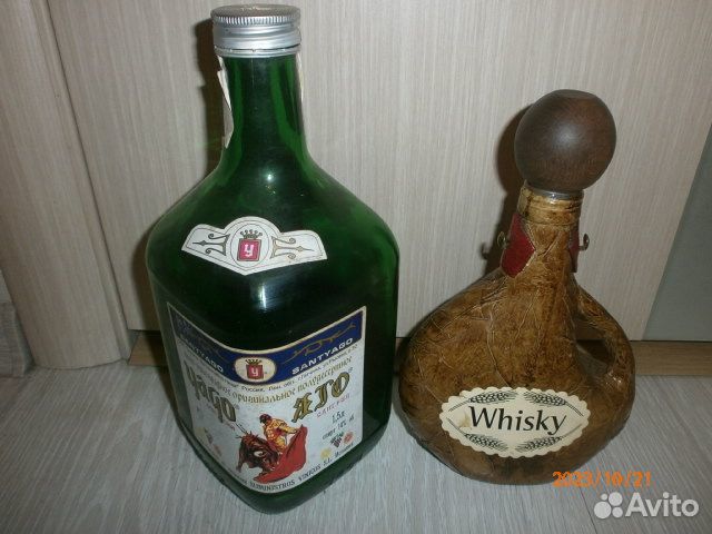 Кувшин,бутылки с крышками для коллекции