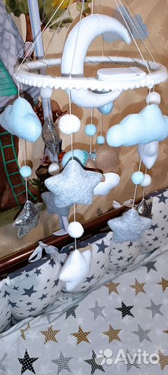 Музыкальный мобиль на кроватку из фетра