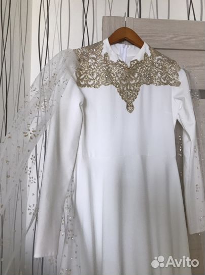 Платье на никах