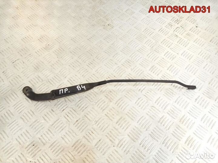 Поводок стеклоочистителя правый Audi 80 B4
