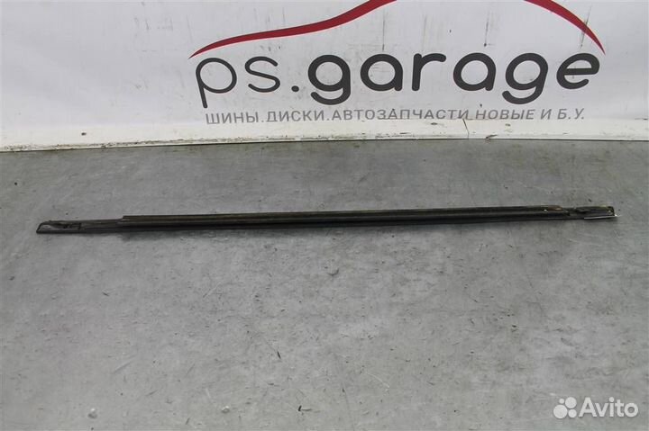 Молдинг стекла задней левой двери Nissan Sentra