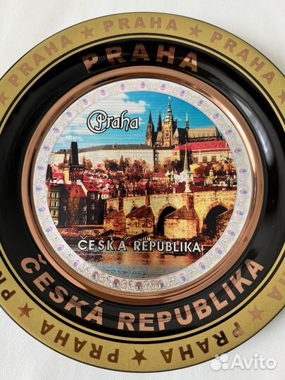 Сувенирная тарелка настенная Прага