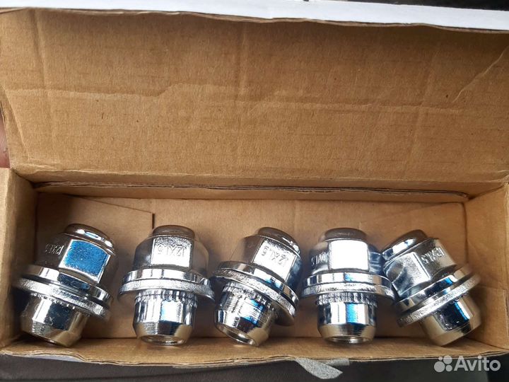 Колесные гайки 12х1.5 новые