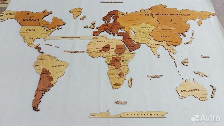 Настенная карта мира из дерева