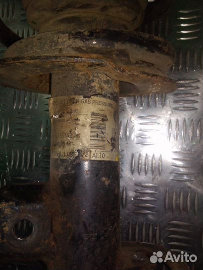 Стойка передняя правая в сборе передняя правая Bmw