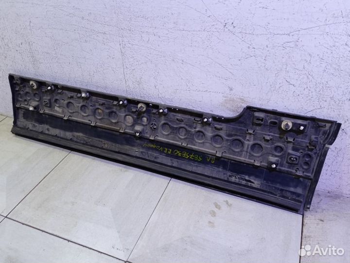 Накладка двери передней левой