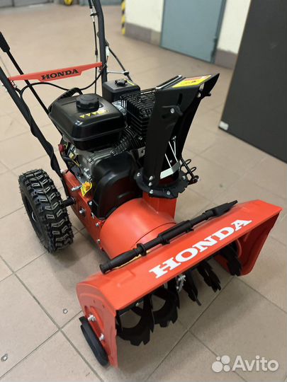 Снегоуборщик Honda HSS569 самоходная