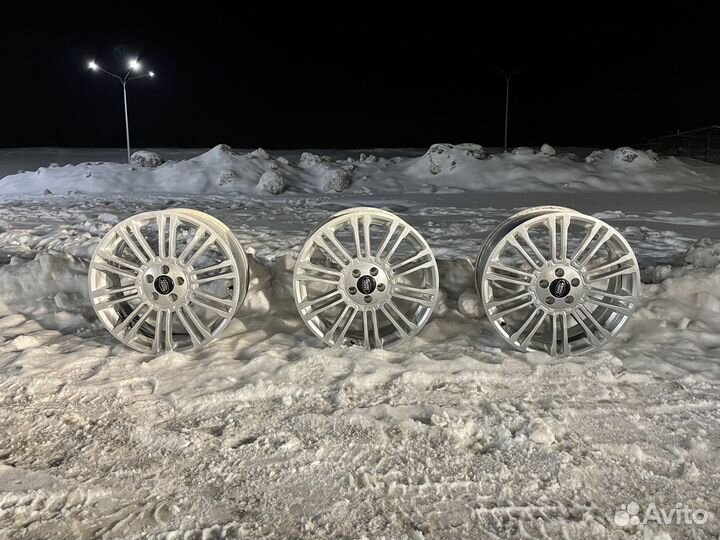 Литой диск r 19 на Ленд Ровер