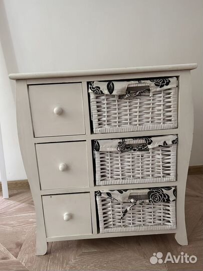 Тумбочка прикроватная