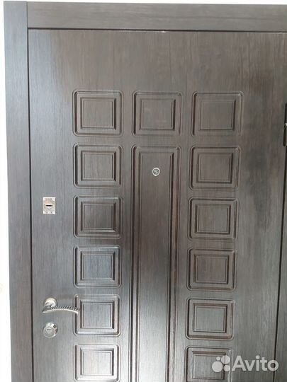 Дверь входная металлическая от застройщика