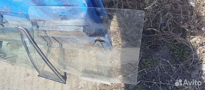Стекла передней, задней двери и треуголка дэу