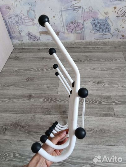 Вешалка в прихожую настенная