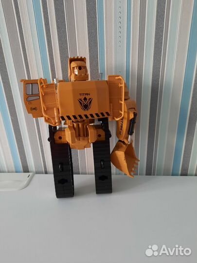 Трансформер Titan