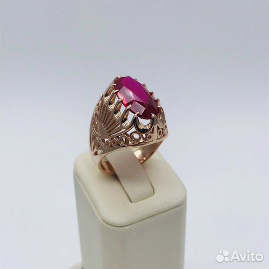 Золотое кольцо с корундом 583 проба