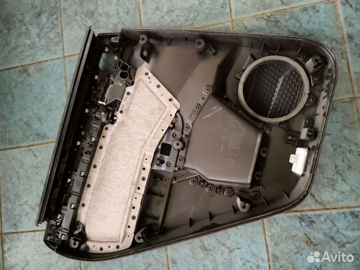 Обшивка двери задней правой volkswagen touareg 3