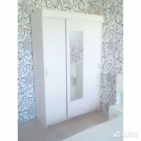 Шкаф купе с зеркалом белый