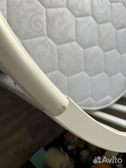 Детская кровать с маятником