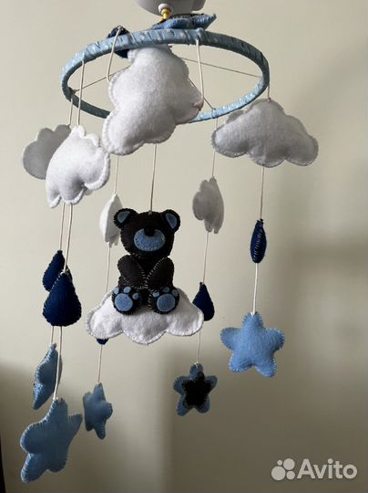 Мобиль на кроватку из фетра