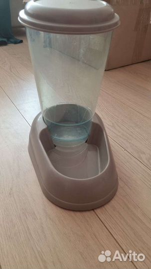 Миска-деспенсер для кошек и собак