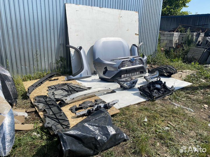 Передняя часть авто Тойота Рав 4 ха50