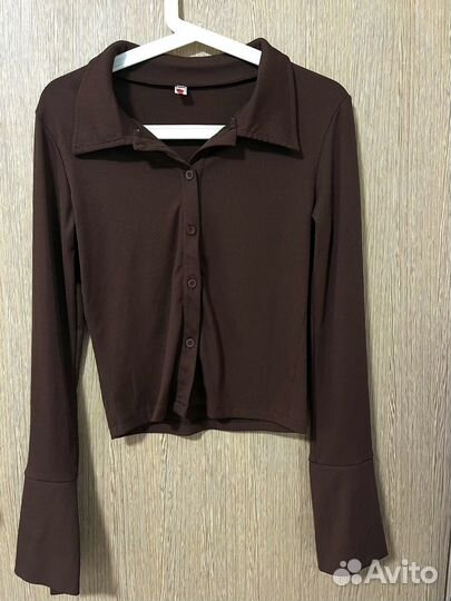 Блузка с раклешенными рукавами