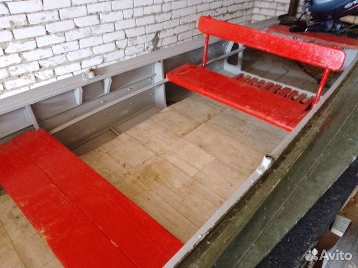 Продам моторную лодку 