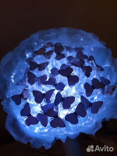 Букет с бабочками светящейся