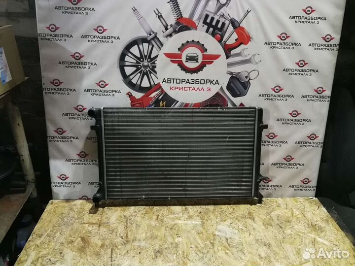 Радиатор основной на Volkswagen Touran
