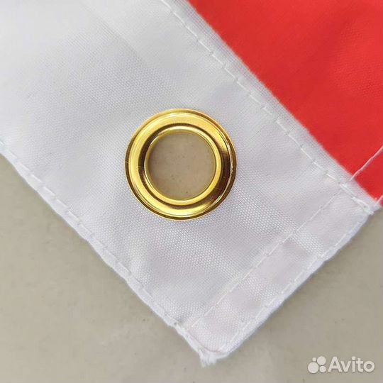 Флаг России на люверсах